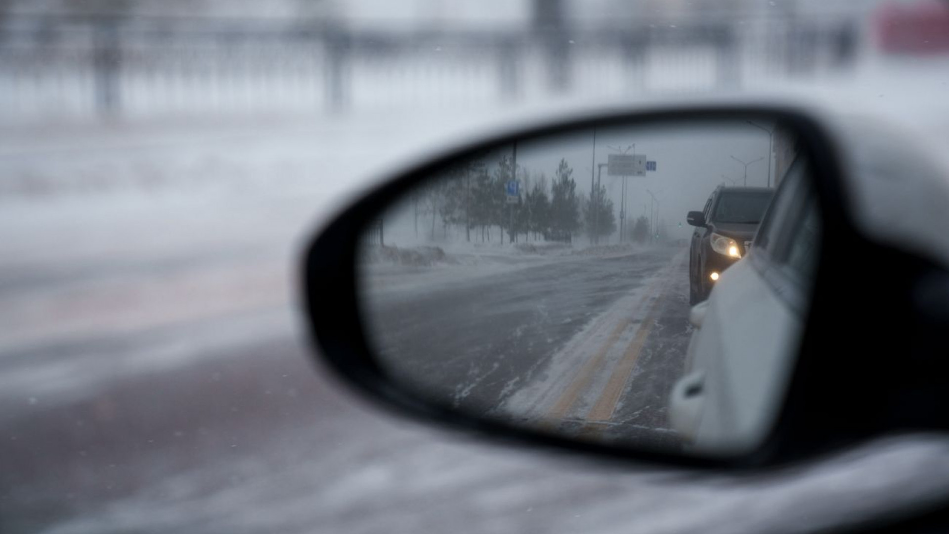 Сильный буран в Астане закрыл почти все дороги к городу | Tengriauto.kz