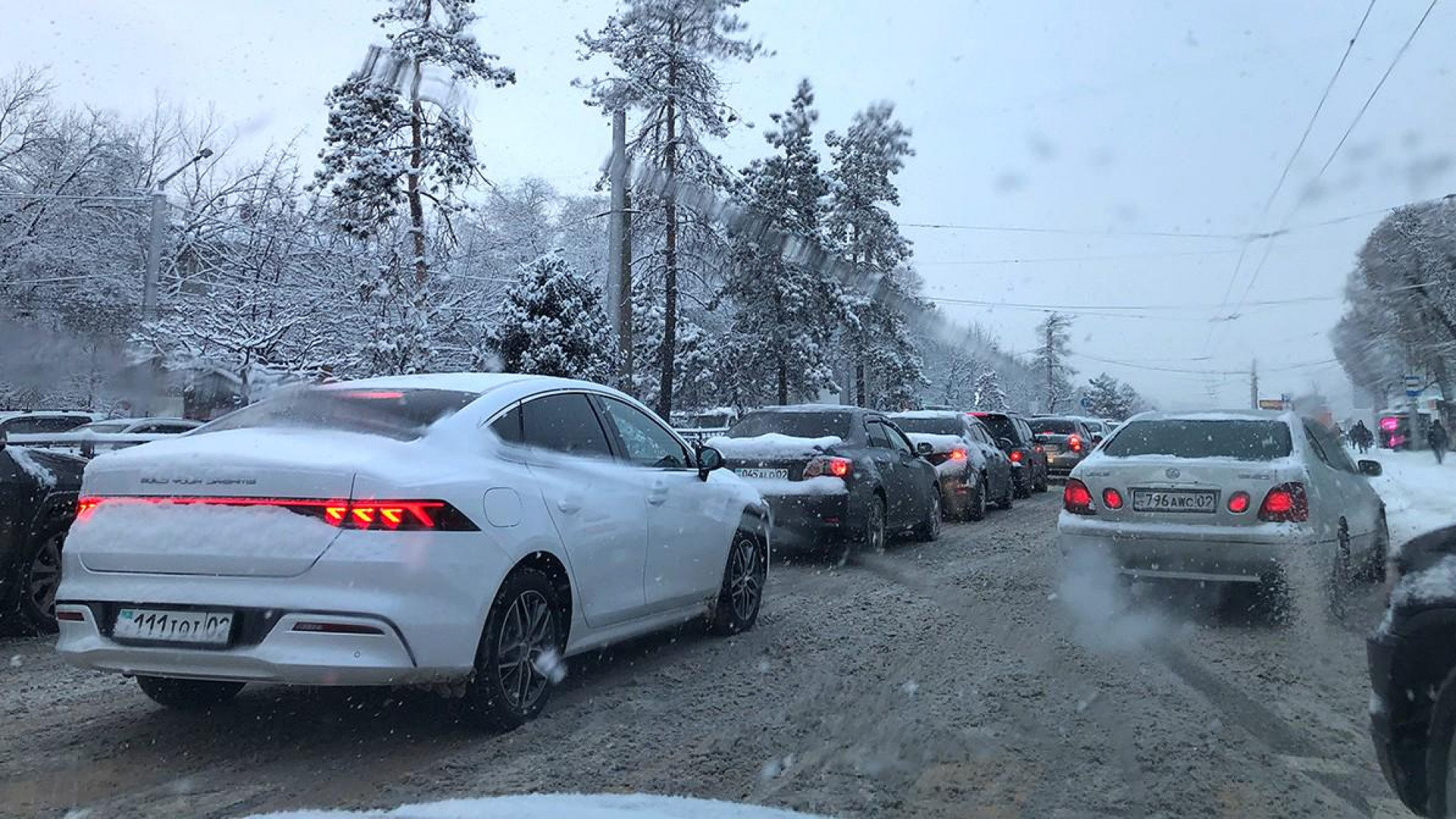 Хроники дорожного коллапса: Пробки парализовали улицы Алматы | Tengriauto.kz