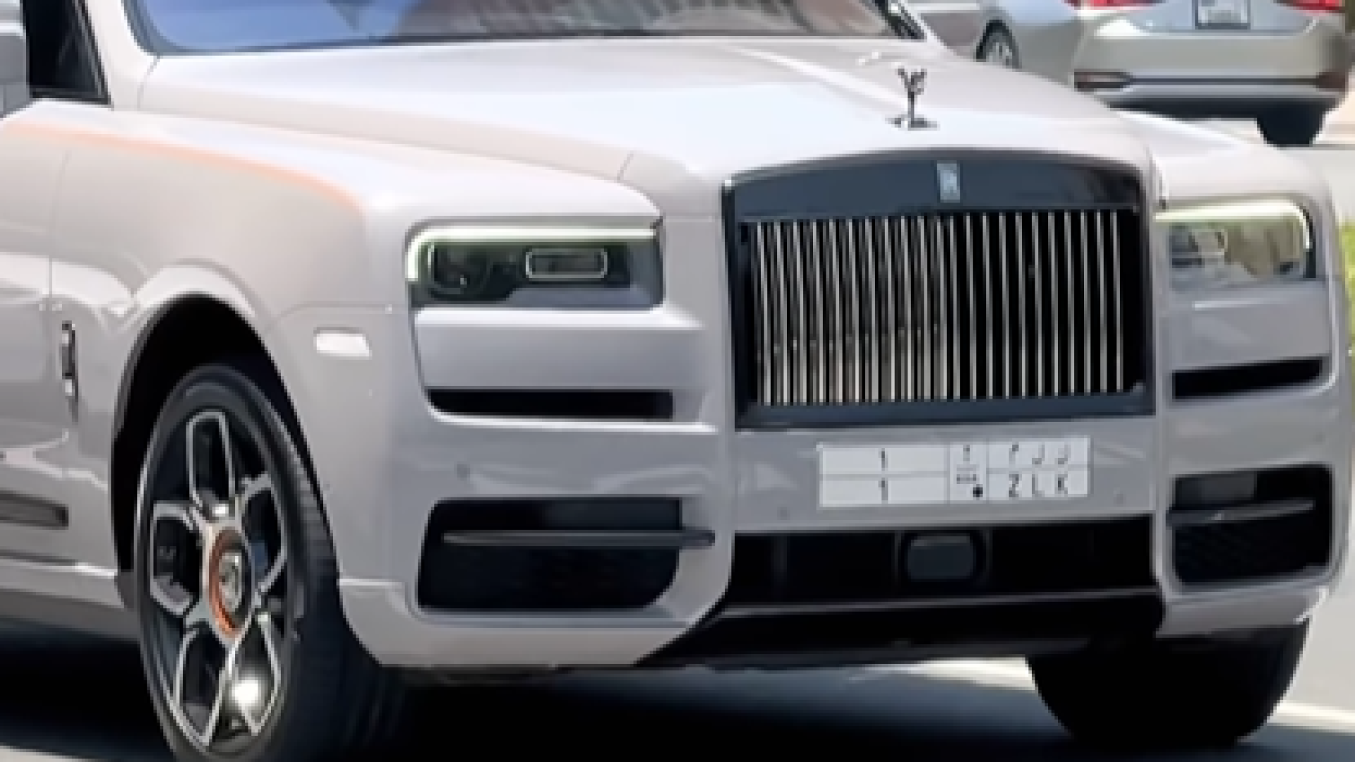 Знак дороже автомобиля: в Дубае замечен Rolls-Royce с уникальным госномером  | Tengriauto.kz